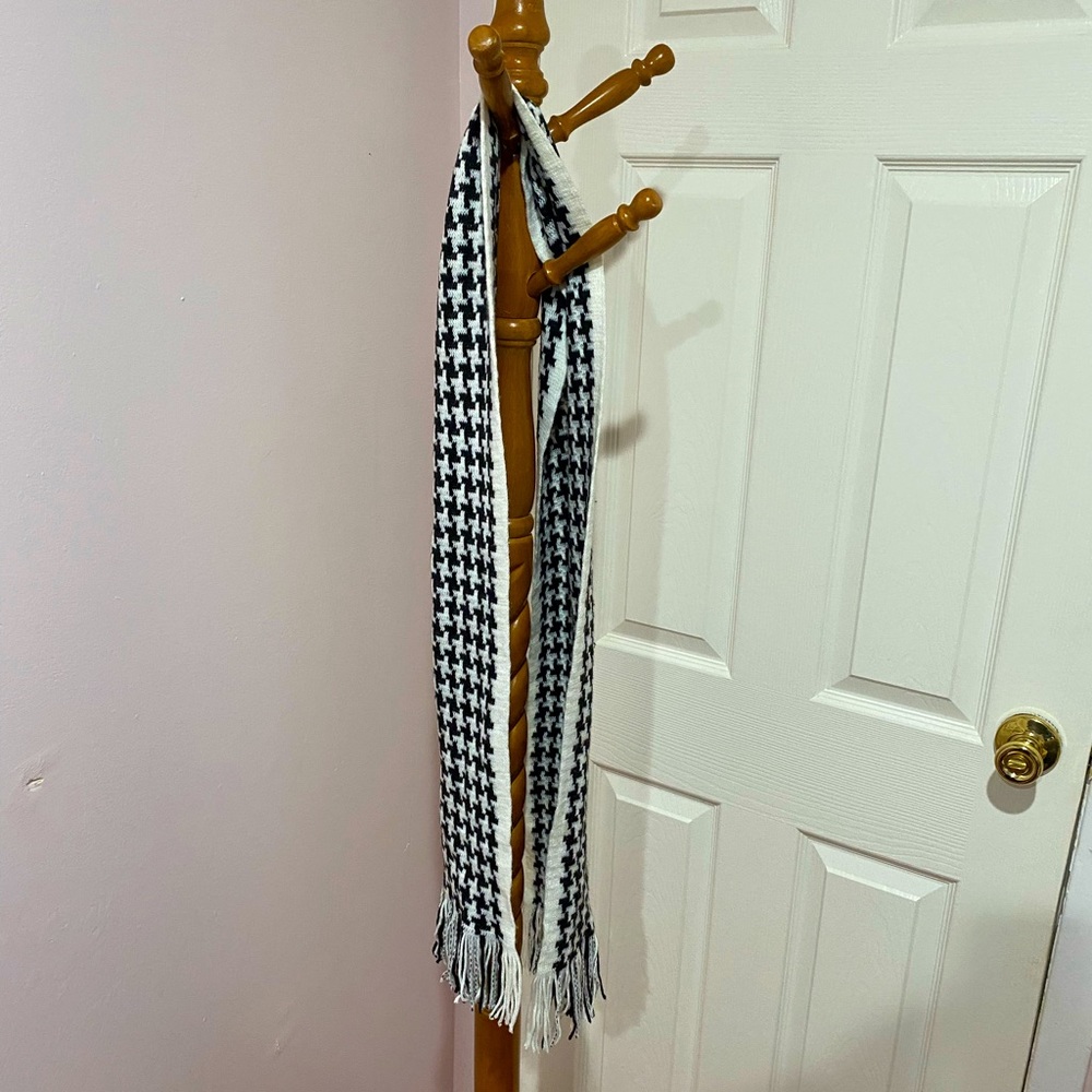 ❤️3/25❤️ NWOT scarf